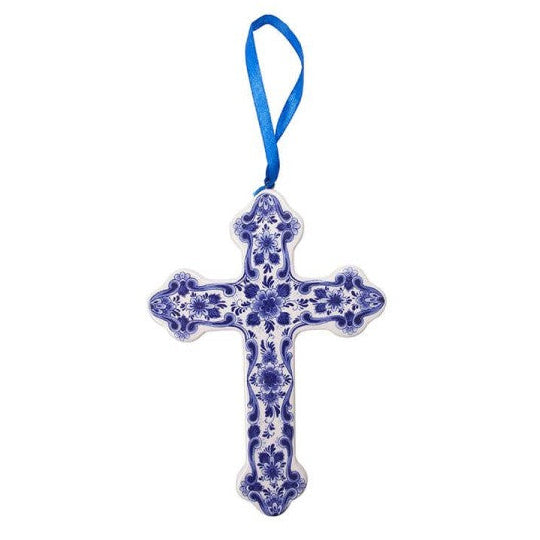 Díszes kereszt kék virágmintákkal, fehér alapon