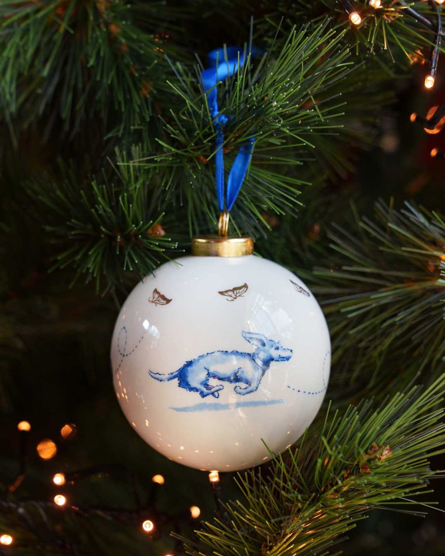 Karácsonyi gömb – Tacskó labdával – 8 cm