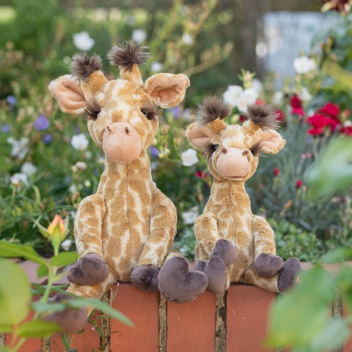Camilla - Giraffe Plush